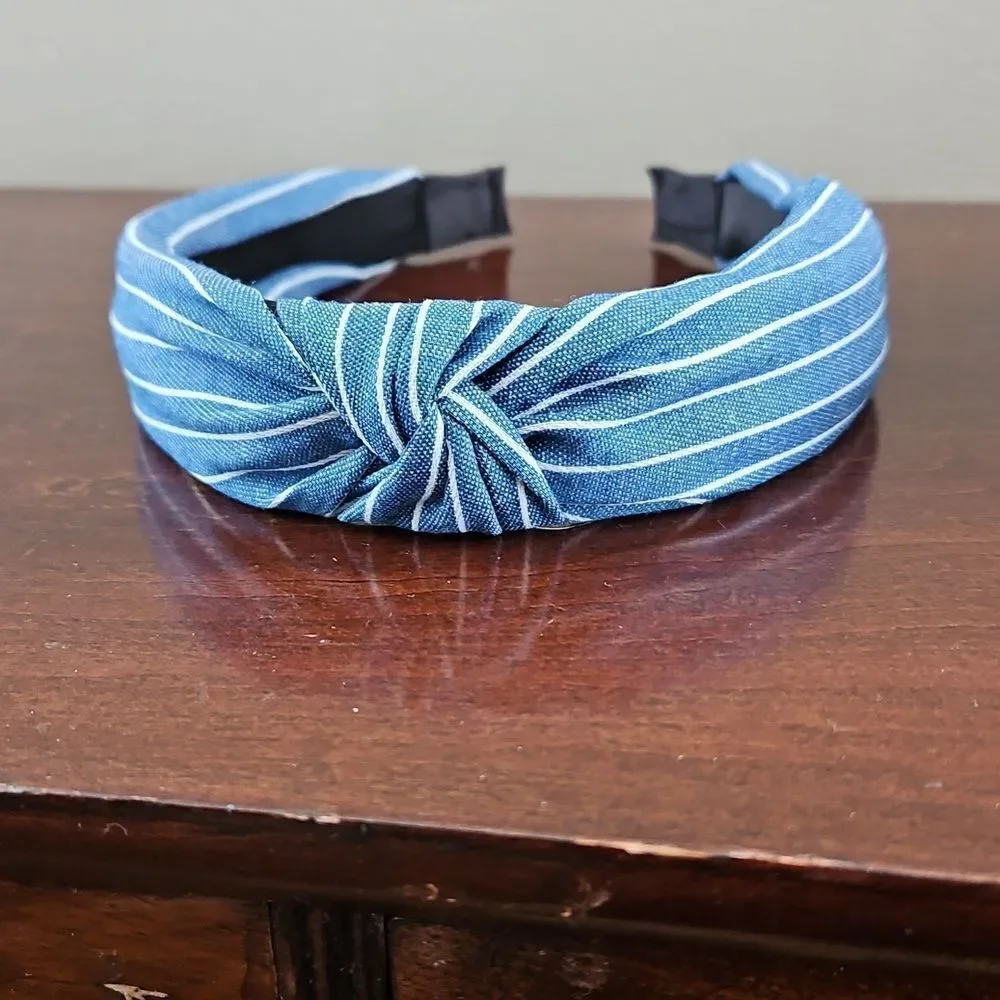 NWOT Bue Patterned Headband Set